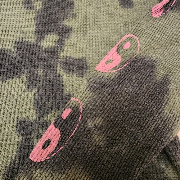 Truly Madly Deeply Camo Tie-dye Oversized Crop Thermal Size XS - Picture 7 of 10